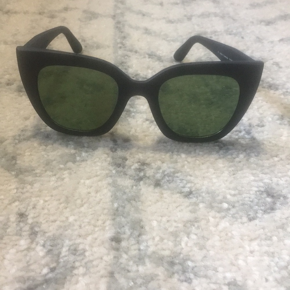 Toms “Sydney” sunglasses